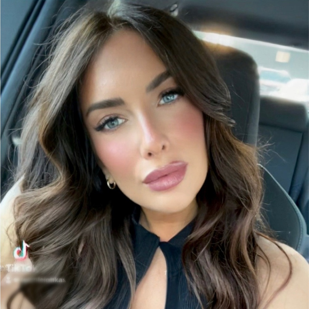 Meet your Posher, Leigh